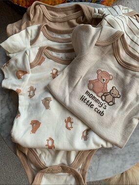 KYLE & DEENA 5 Unisex Neutral Beige Cream Newborn One-Pieces Size 0-3 Month